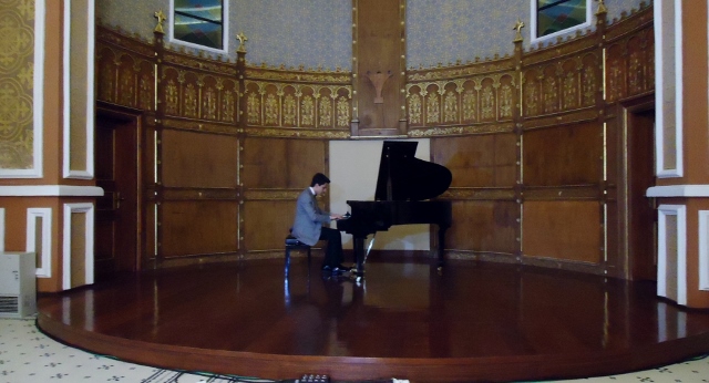 Piyanist Güneş Yakartepe Piano Piyano Çal Çalma Çalmak kadıköy yel değirmeni