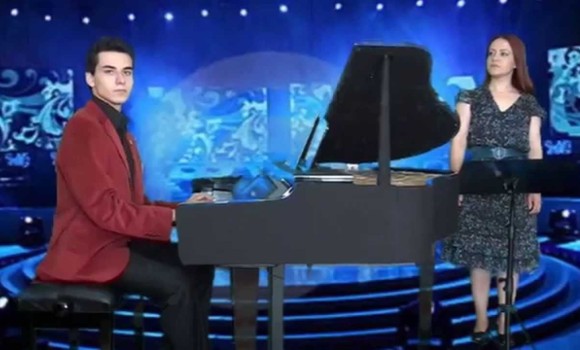 Senede Bir Gün Şarkısı Müzikleri Piyanist Güneş Yakartepe Piyano En İyi Orjinal Şarkıları makam Türk sanat Musikisi Müziği