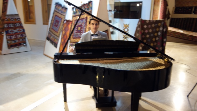 Piyanist Güneş Yakartepe Isparta Belediyesi Piano Piyano Çal Çalma Çalmak
