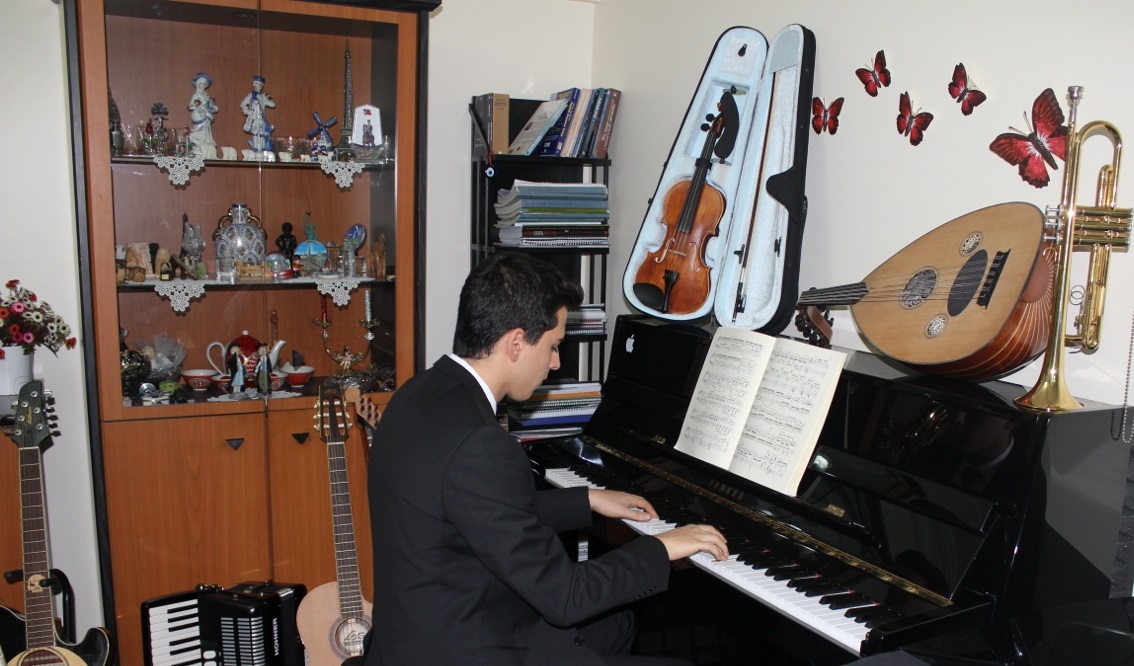 Piyanist Güneş Yakartepe Piyano İTÜ 95 Çalgı Çocuk Konser Koma Büyük Piano Musiki Perde Akustik Komalı Aleti