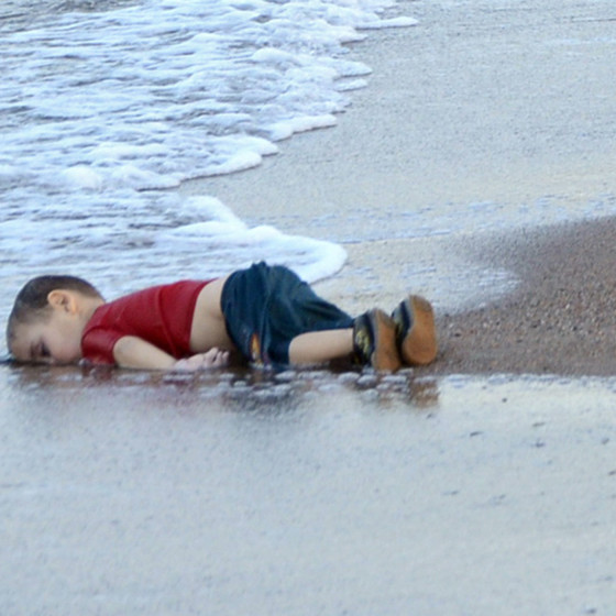 epa04910104 Washed up body of a refugee child who drowned during a failed attempt to sail to the Greek island of Kos, at the shore in the coastal town of Bodrum, Mugla city, Turkey, 02 September 2015. At least 11 Syrian migrants died in boat sank after leaving Turkey for the Greek island of Kos.  EPA/DOGAN NEWS AGENCY ATTENTION EDITORSgraphic content 
ATTENTION EDITORS: PICTURE CONTAINS GRAPHIC CONTENT ; TURKEY OUT