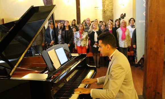 Sevdiği şarkılarla Atatürkü Anmak Güneş Yakartepe Piyano Konser 6
