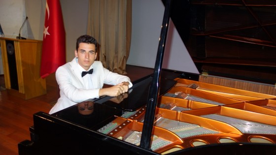 Güneş Yakartepe Grup PiyanoTürk Konserler Etkinlik 2016 2011  Son 5 Yıl 2017 genç Piyanist Piyano Türk Piyanosu dinleti resital konser