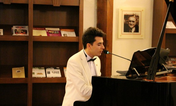 66 Atatürkün Sevdiği Türküler Şarkılar Ahmet Hamdi Tanpınar Edebiyat Müze Kütüphane Gülhane Güneş Yakartepe Piyano Konser 40