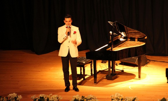 Piyanist Güneş Yakartepe Piyano Tuşlarından Farklı Ezgiler Şarkılar Müzik Konseri İ.B.B. Cem Karaca Kültür Merkezi Konser Salonu 7