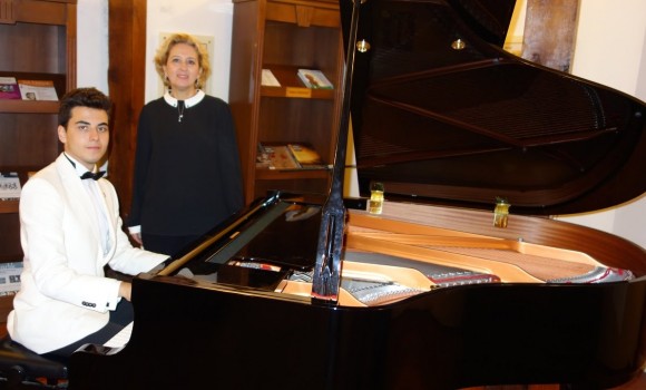 MAZİ KALBİMDE YARADIR Akustik Kuyruklu Piyano Tangolar Genç Piyanist Güneş Yakartepe Solo Konseri